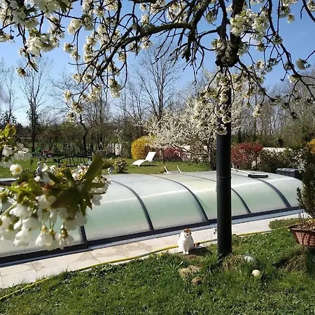 La Longere Des Gillettes Bed & Breakfast